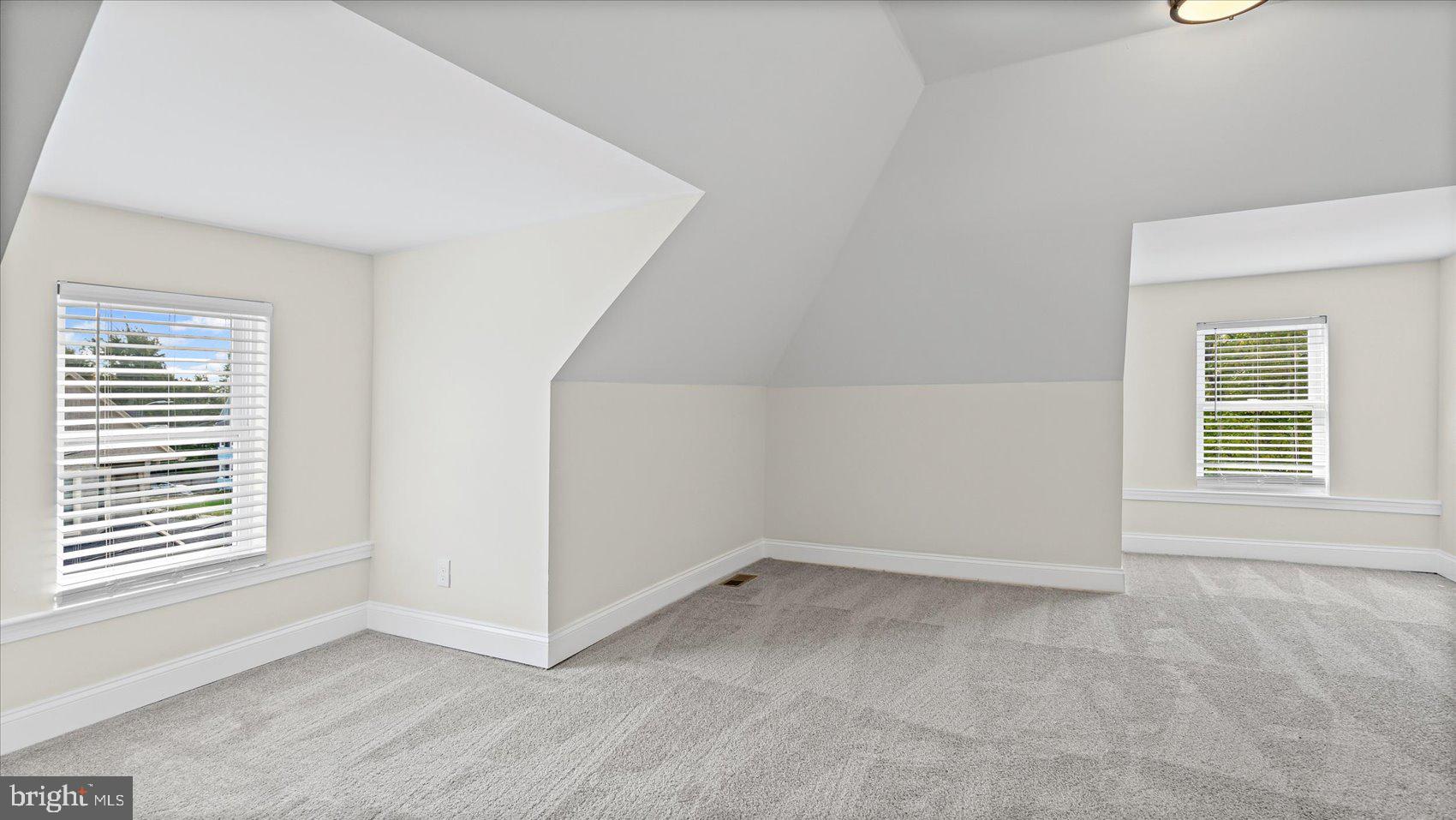 5300 Greenhill Avenue Baltimore, MD 21206 - Photo 34 of 43 an empty room with windows