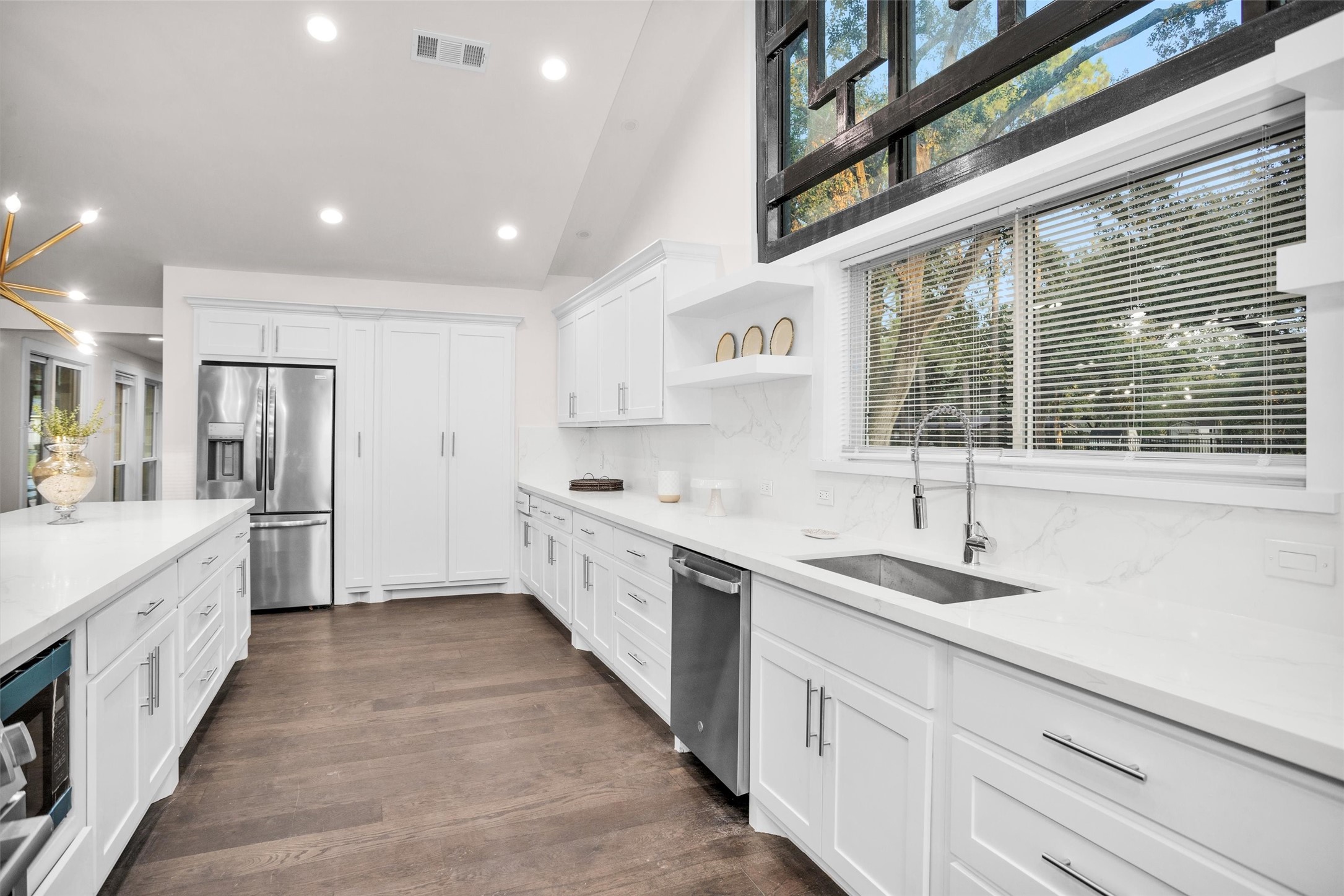 4323 Tilson Lane Houston, TX 77041 - Photo 8 of 34