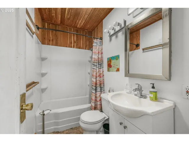 $250,000 | 2735 Summer Street Southeast, Salem, OR 97302