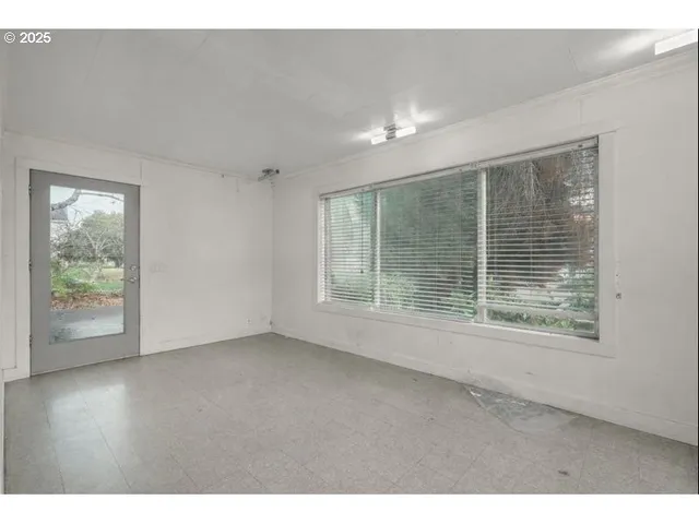 $250,000 | 2735 Summer Street Southeast, Salem, OR 97302