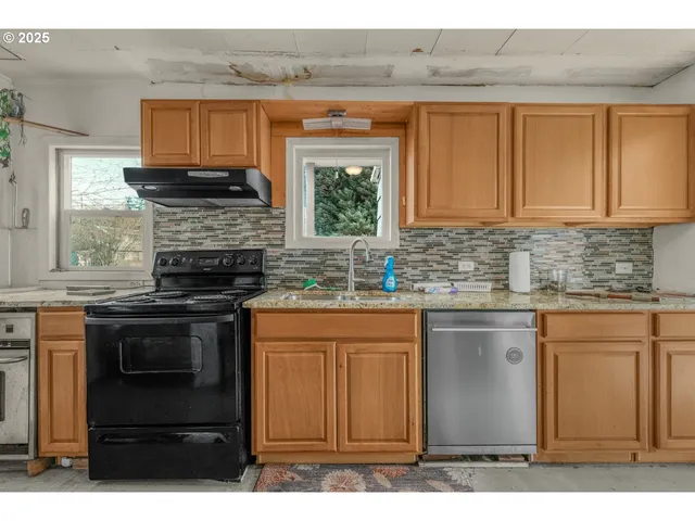 $250,000 | 2735 Summer Street Southeast, Salem, OR 97302