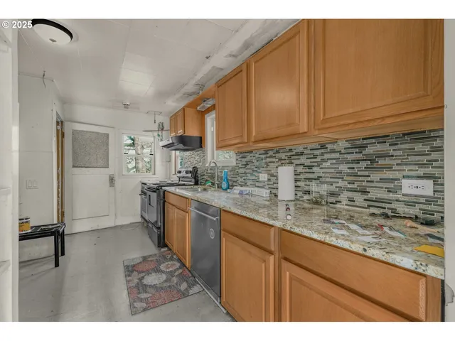 $250,000 | 2735 Summer Street Southeast, Salem, OR 97302