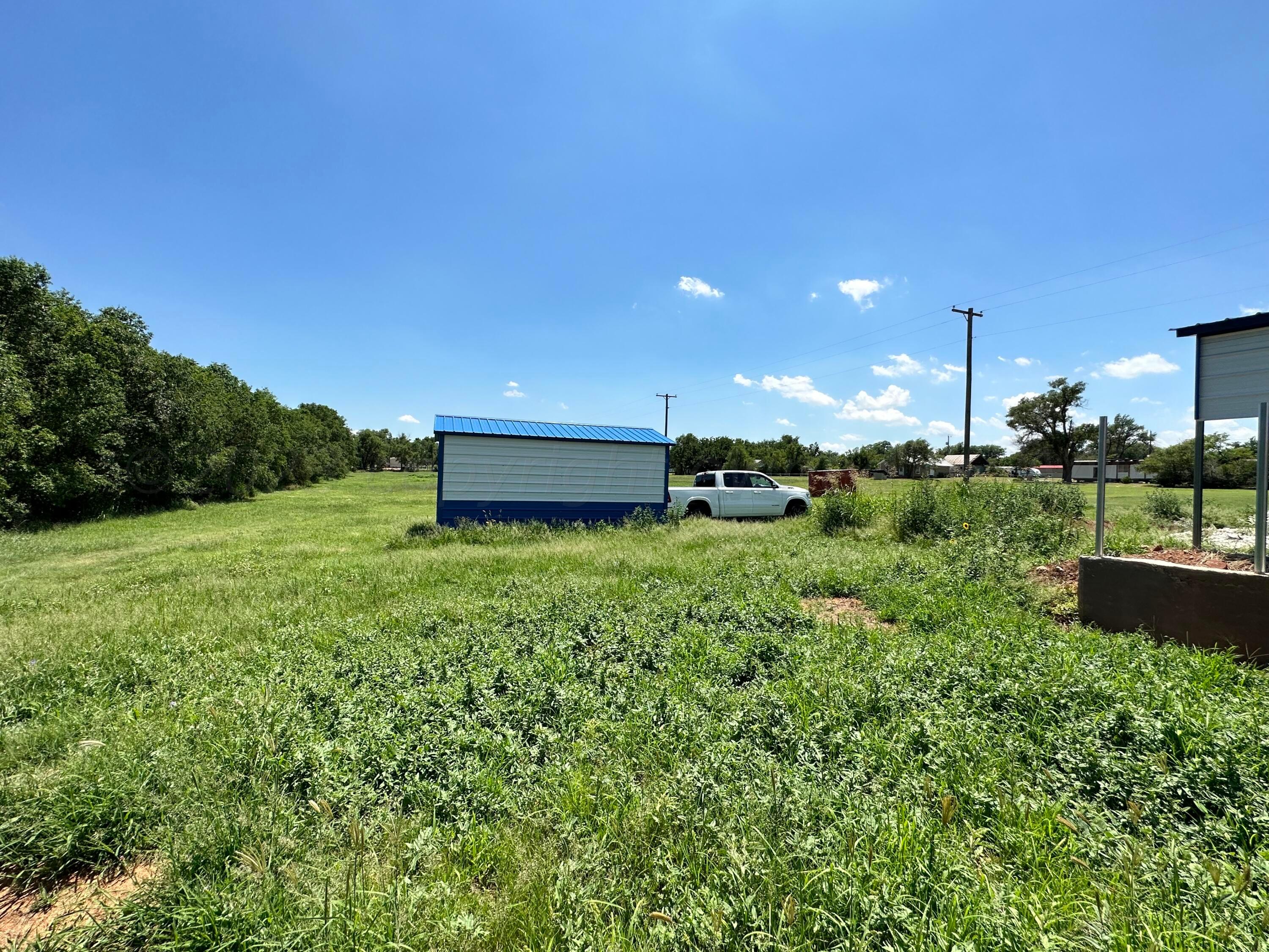 700 North Texas Street Shamrock, TX 79079 - Photo 17 of 47 a garden view