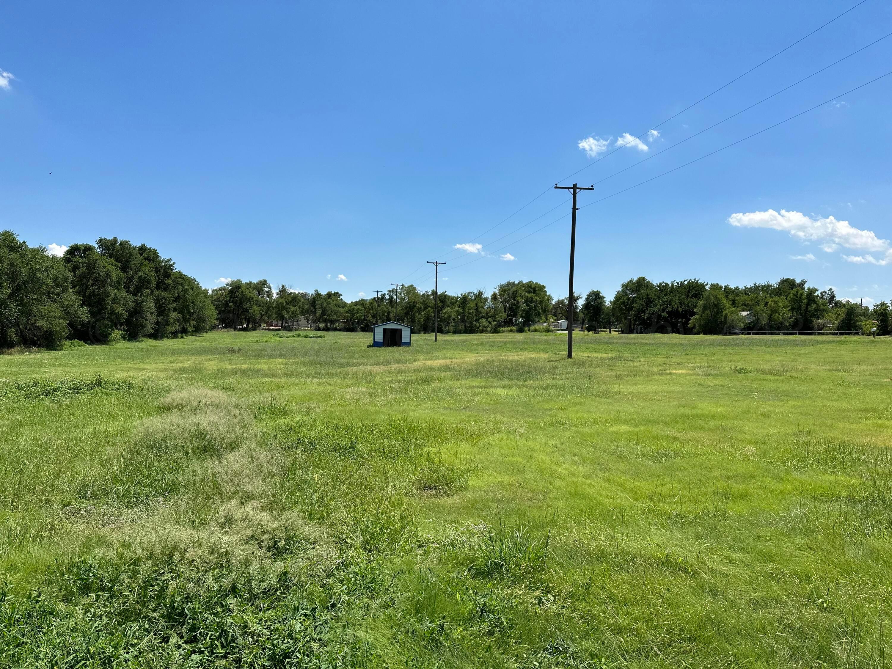 700 North Texas Street Shamrock, TX 79079 - Photo 43 of 47 a view of a grassy field with an trees in the background