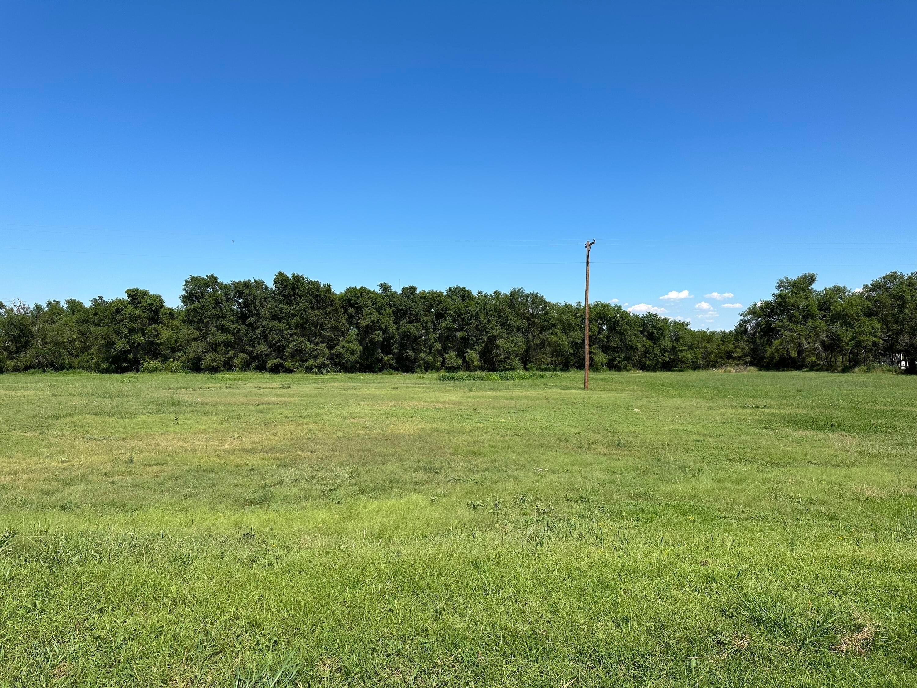 700 North Texas Street Shamrock, TX 79079 - Photo 44 of 47 a view of a green field
