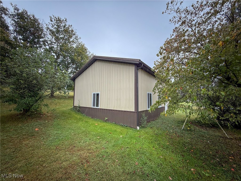 1667 County Road Dillonvale, OH 43917 - Photo 10 of 35 View of side of home with a lawn