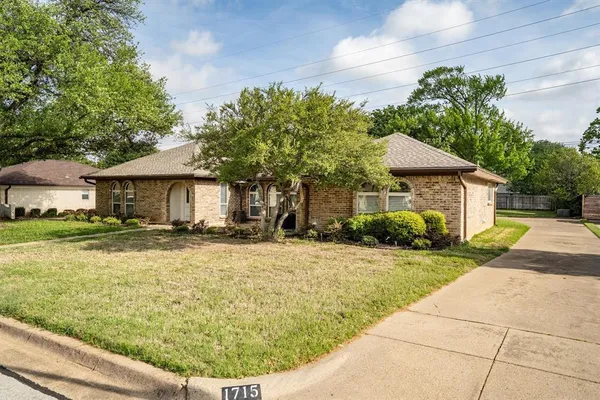 $469,900 | 1715 Covemeadow Drive, Arlington, TX 76012