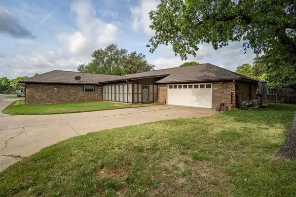 $469,900 | 1715 Covemeadow Drive, Arlington, TX 76012