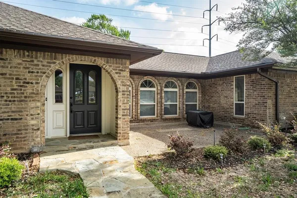 $469,900 | 1715 Covemeadow Drive, Arlington, TX 76012