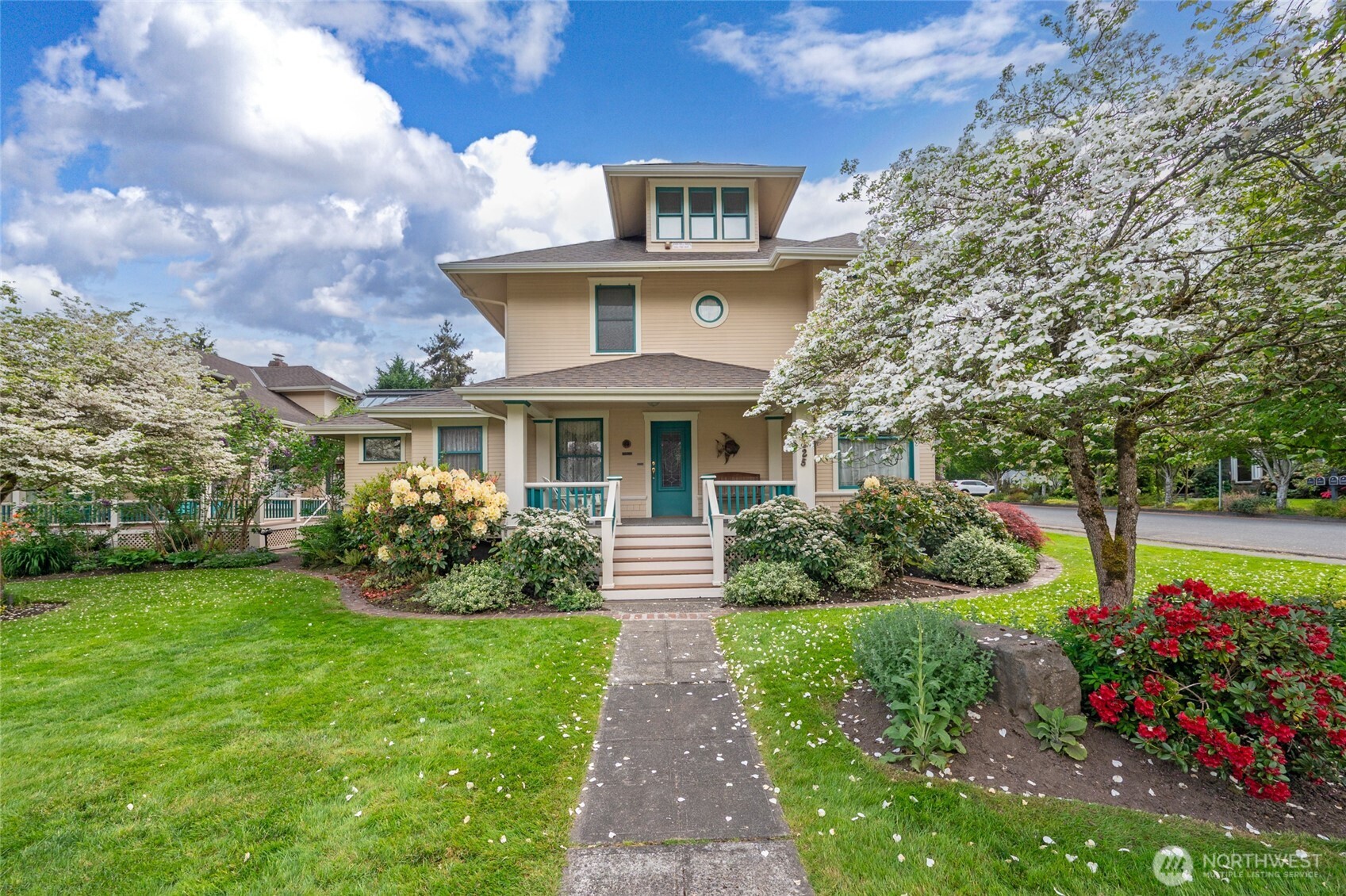 10425 East Riverside Drive Bothell, WA 98011 - Photo 2 of 40