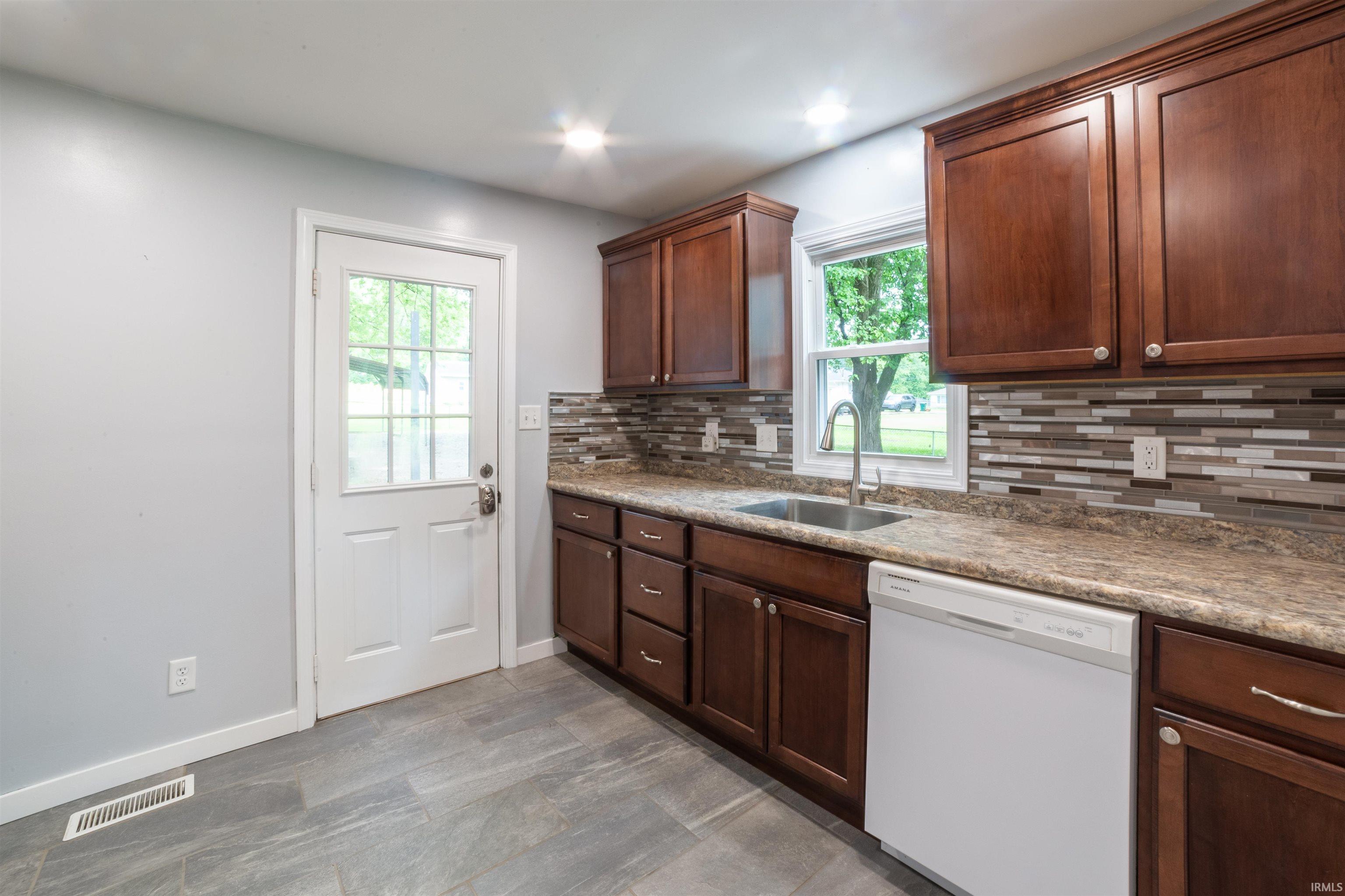 11515 Walnut Road Evansville, IN 47725 - Photo 6 of 36 Gallery Image 6