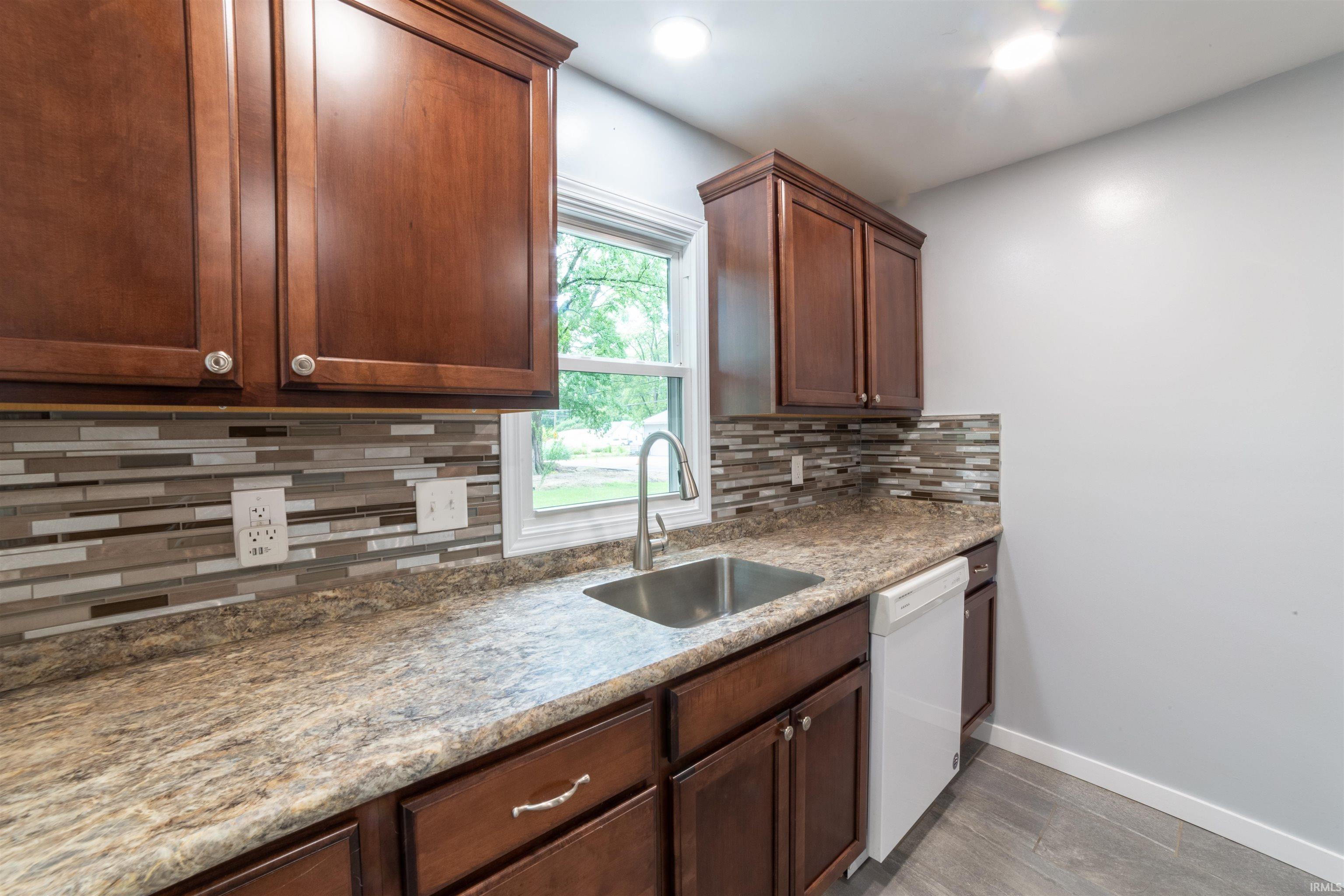 11515 Walnut Road Evansville, IN 47725 - Photo 8 of 36 Gallery Image 8