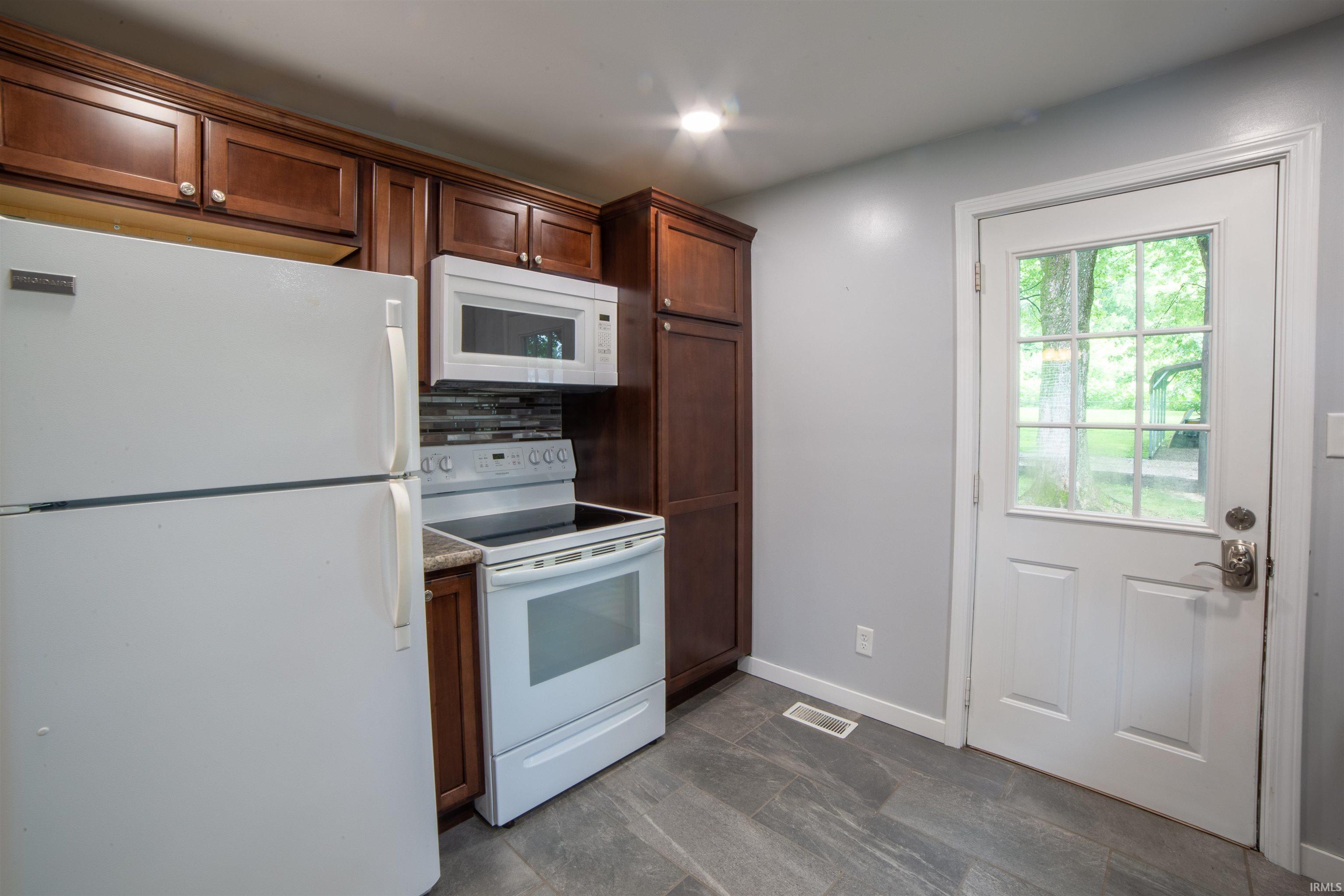 11515 Walnut Road Evansville, IN 47725 - Photo 9 of 36 Gallery Image 9