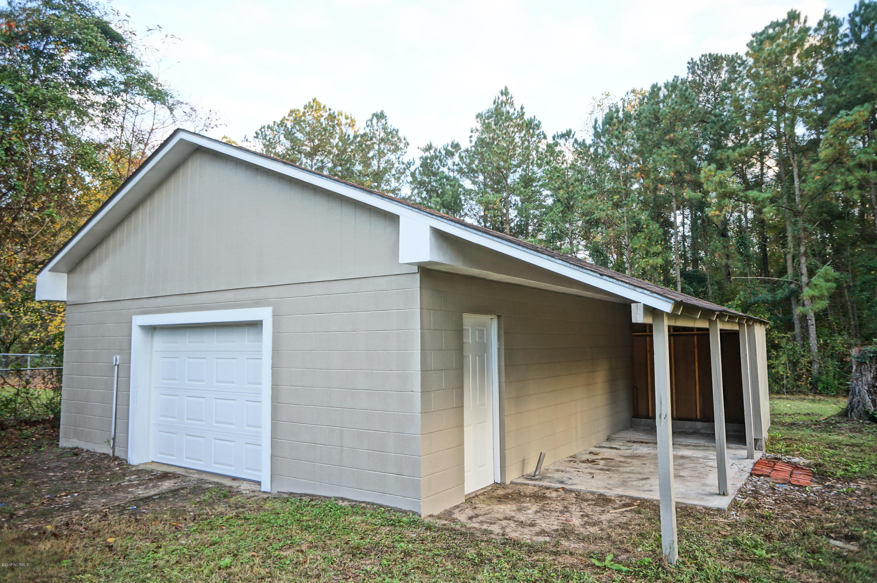3709 Elveden Road New Bern, NC 28562 - Photo 10 of 34 Detached Garage