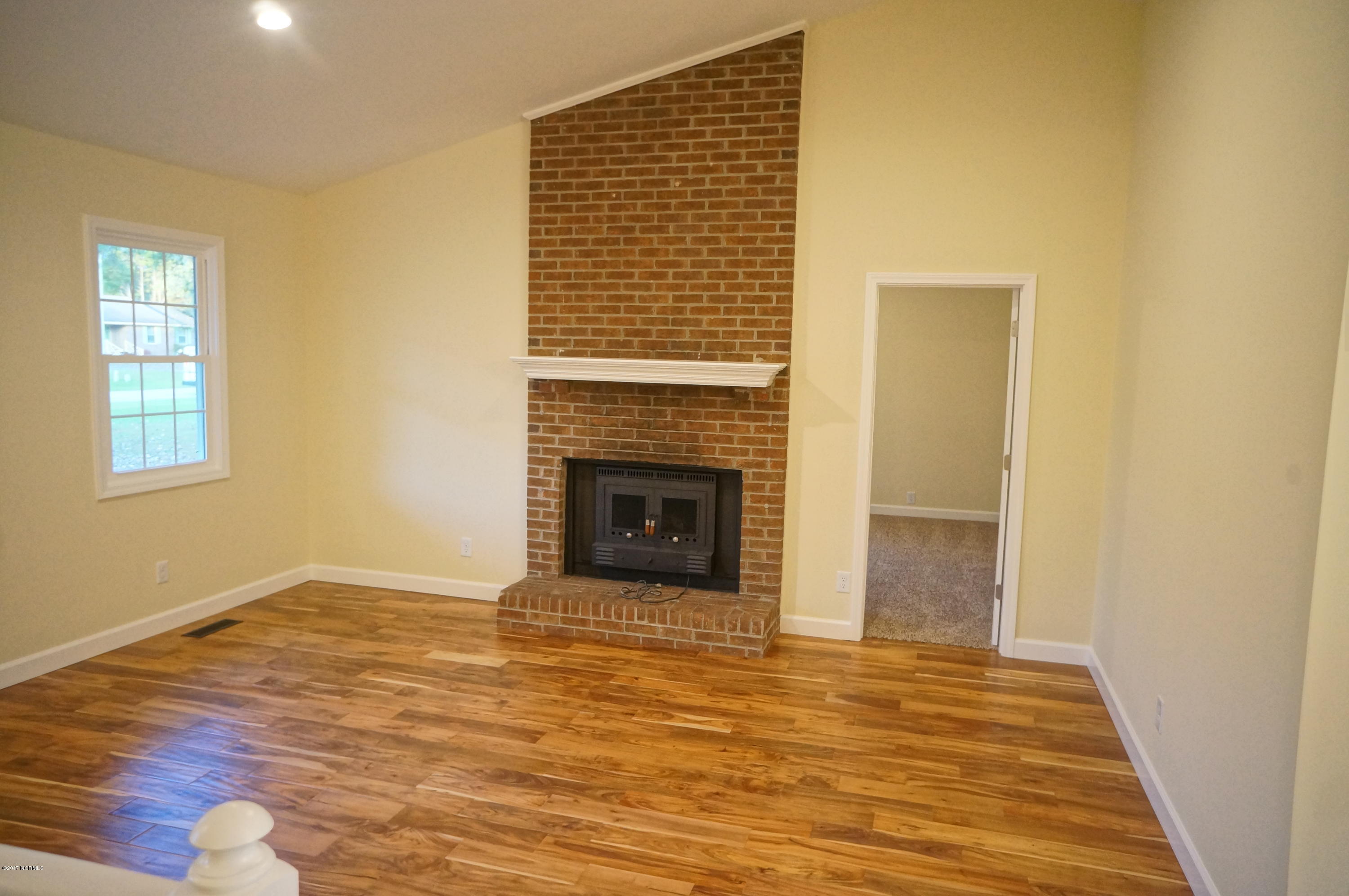 3709 Elveden Road New Bern, NC 28562 - Photo 3 of 34 Living Room