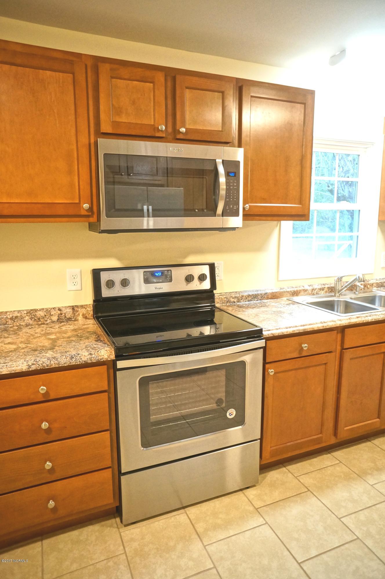 3709 Elveden Road New Bern, NC 28562 - Photo 6 of 34 Stainless Steel Range