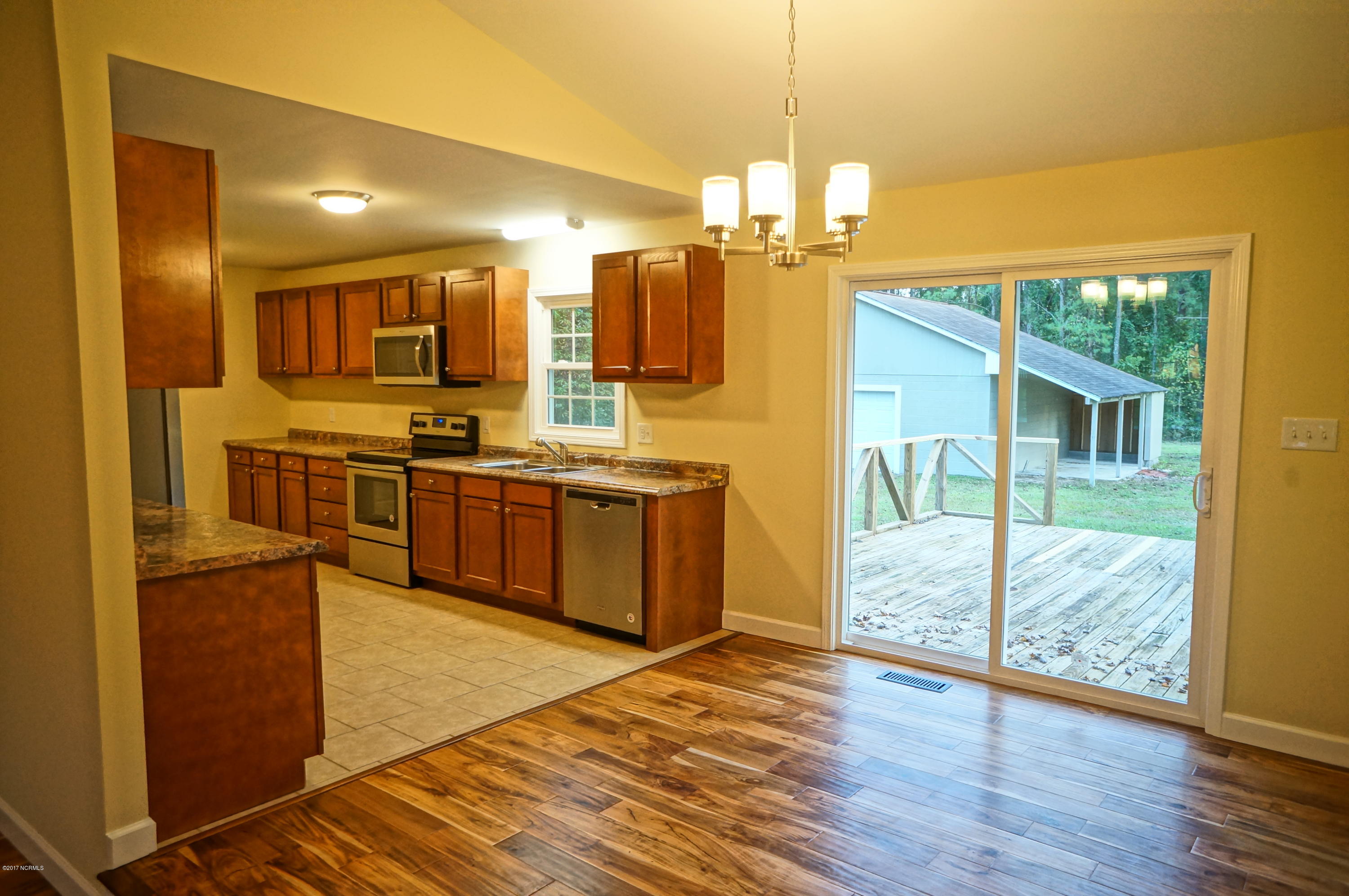 3709 Elveden Road New Bern, NC 28562 - Photo 8 of 34 Nie Dining Area