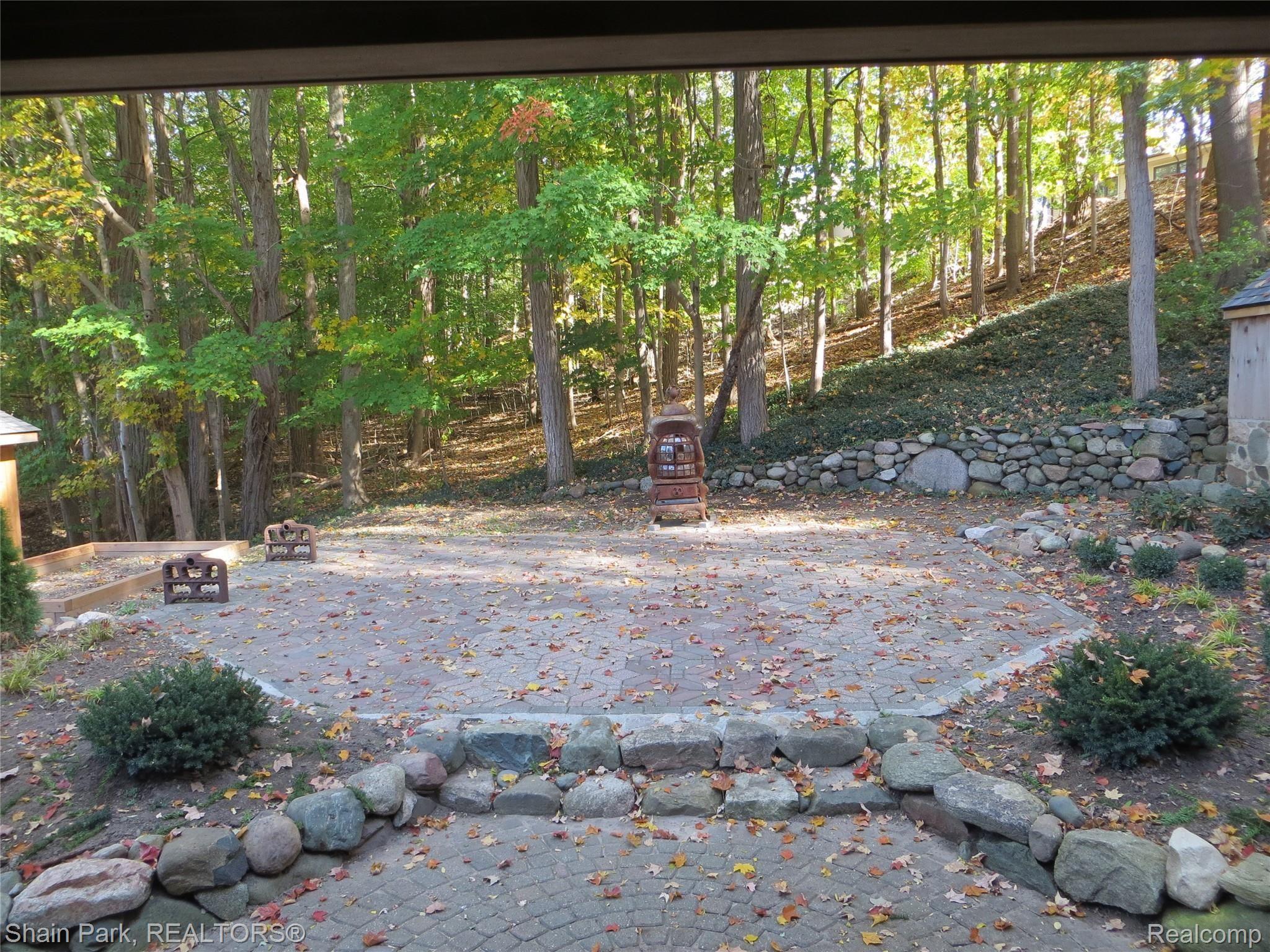 26490 Drake Road Farmington, MI 48331 - Photo 48 of 48 Backyard-8