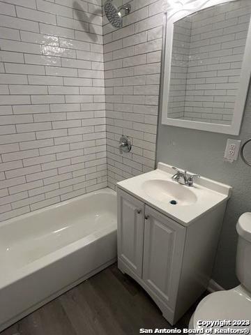 127 Parchman San Antonio, TX 78221 - Photo 4 of 6 a bathroom with a sink and a bathtub
