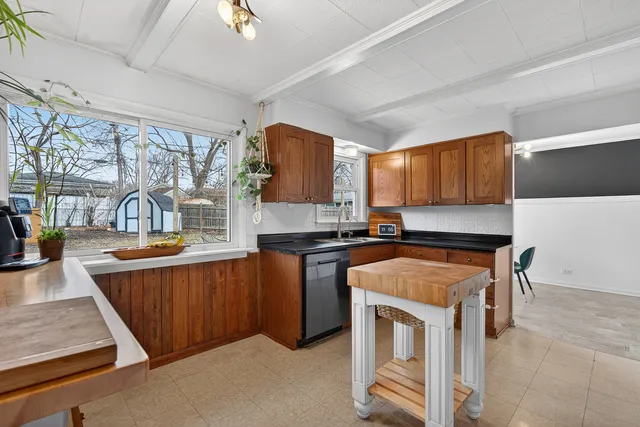 $365,000 | 714 East Eisenhower Avenue, Palatine, IL 60074