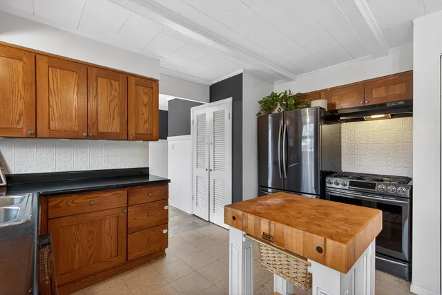 $365,000 | 714 East Eisenhower Avenue, Palatine, IL 60074