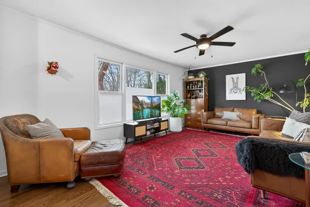 $365,000 | 714 East Eisenhower Avenue, Palatine, IL 60074