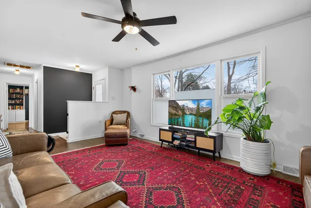 $365,000 | 714 East Eisenhower Avenue, Palatine, IL 60074