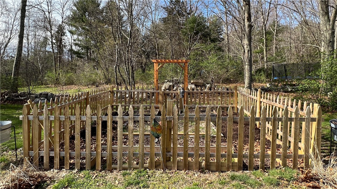 380 Lewis Farm Road Coventry, RI 02827 - Photo 5 of 32