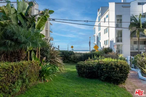 $2,595,000 | 20 Ketch Street, Unit 1, Marina del Rey, CA 90292
