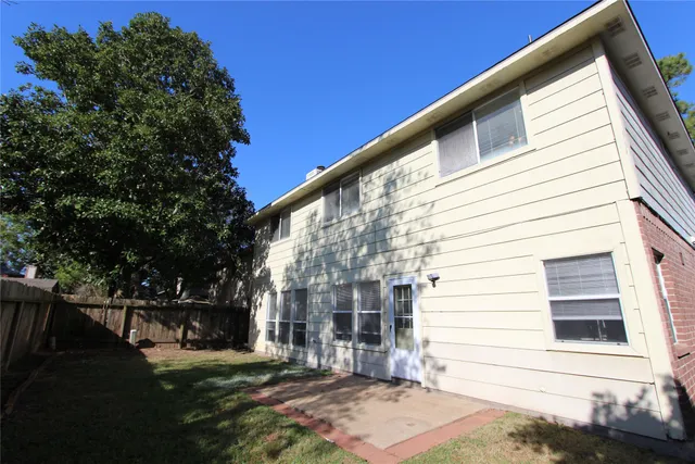 a view of a house with a backyard