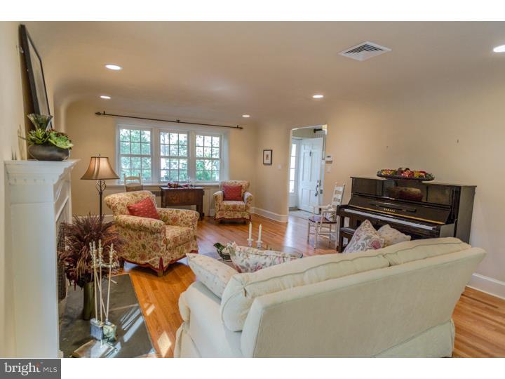 823 Summit Road Penn Valley, PA 19072 - Photo 5 of 24 Living Room