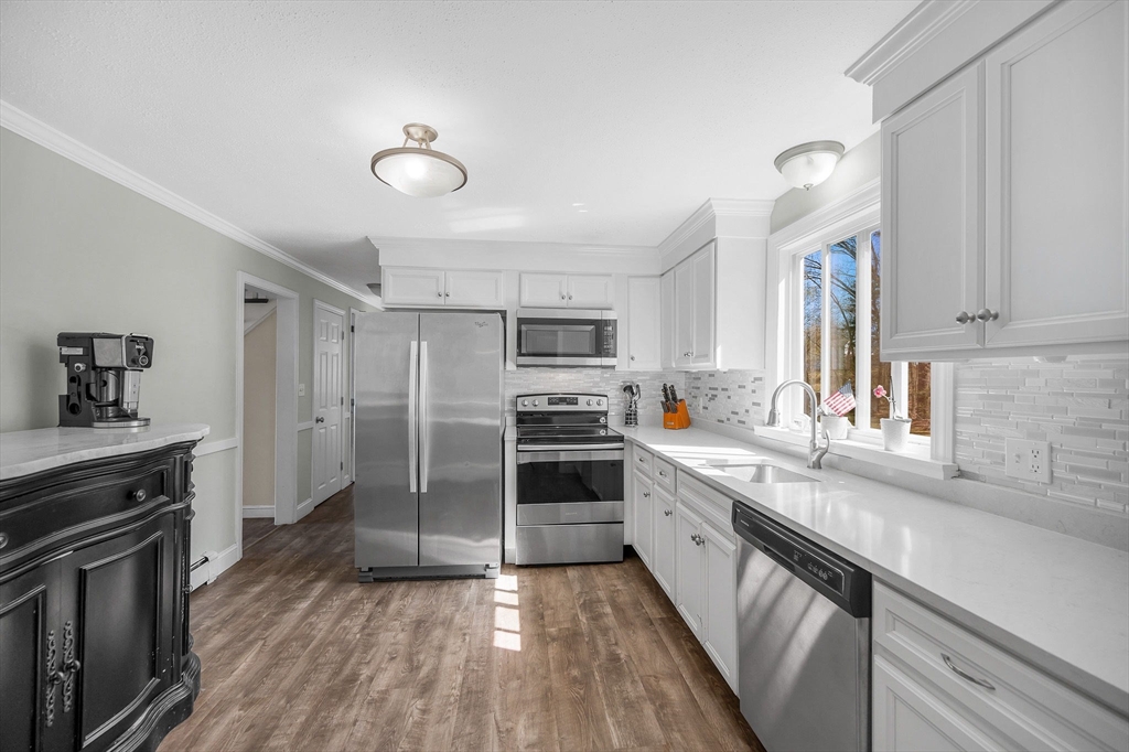 106 Grove Street Reading, MA 01867 - Photo 8 of 37