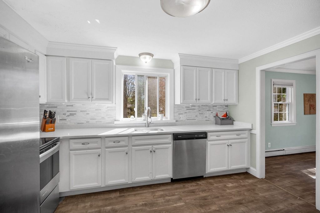 106 Grove Street Reading, MA 01867 - Photo 9 of 37