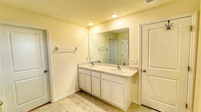 $2,850 | 1206 Tahitian Sunrise Drive, Plant City, FL 33565