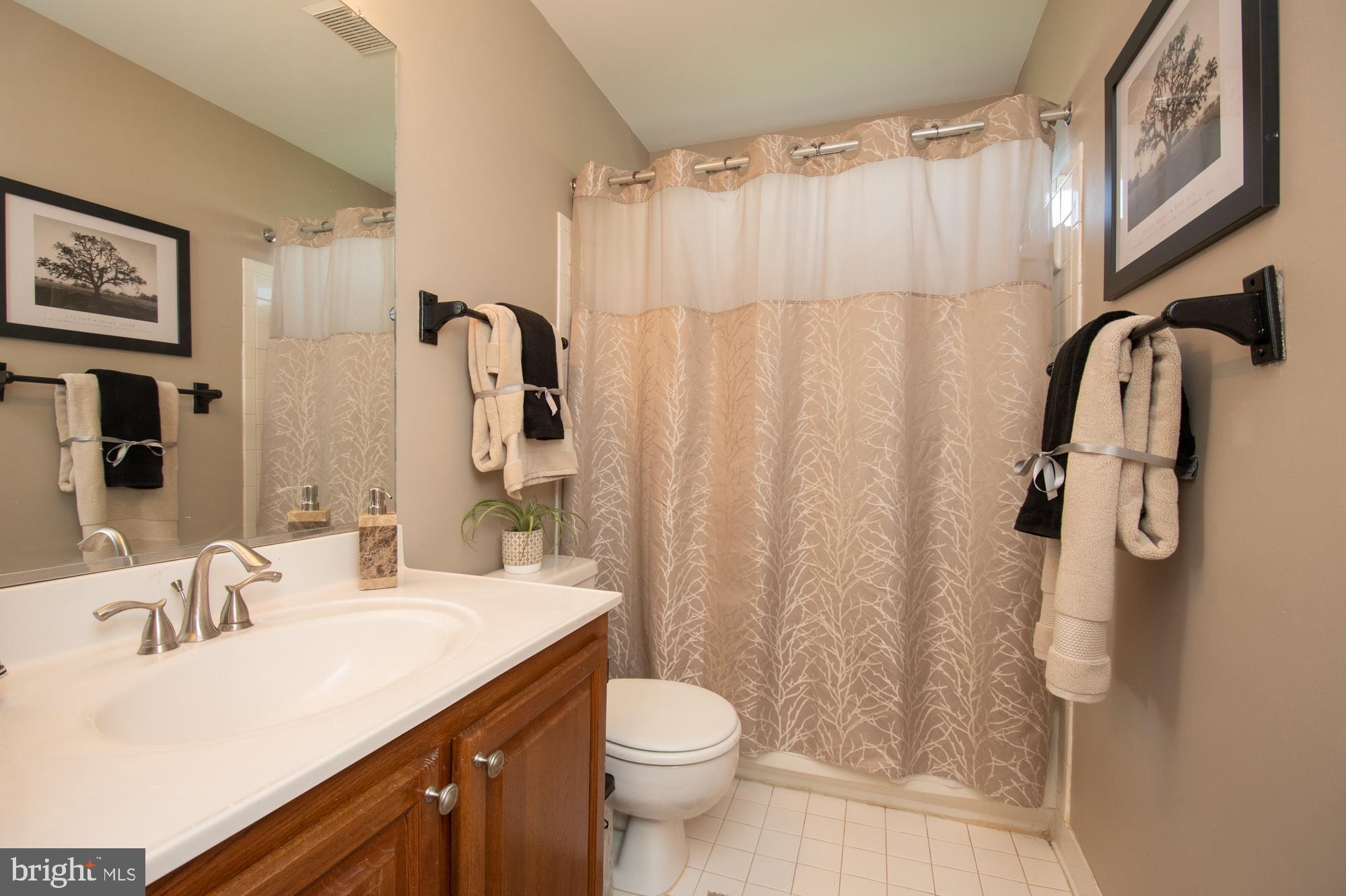 21248 Mirror Ridge Place Sterling, VA 20164 - Photo 48 of 61 Upp;er Level Bath