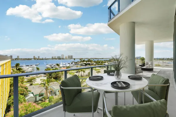 $24,995 | 220 Lake Shore Drive, Unit 612, Lake Park, FL 33403