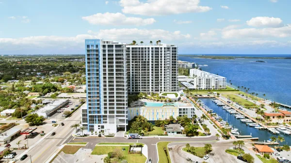$24,995 | 220 Lake Shore Drive, Unit 612, Lake Park, FL 33403