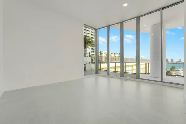 $24,995 | 220 Lake Shore Drive, Unit 612, Lake Park, FL 33403