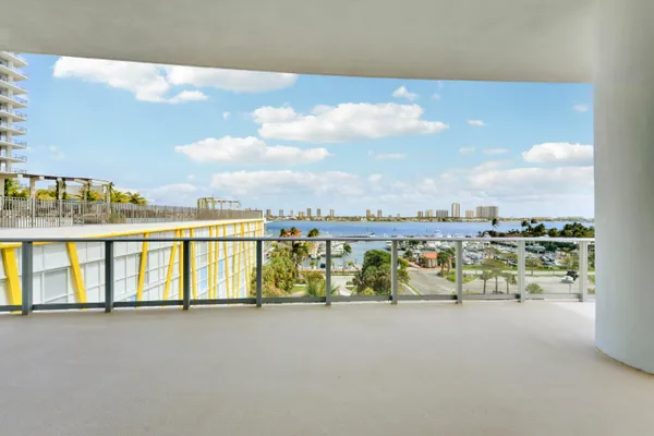 $24,995 | 220 Lake Shore Drive, Unit 612, Lake Park, FL 33403