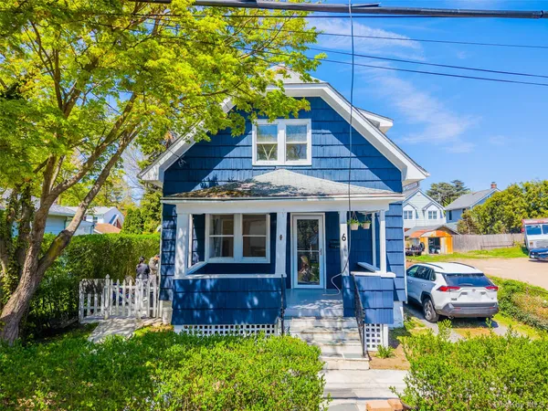 $738,000 | 6 Littleworth Lane, Sea Cliff, NY 11579