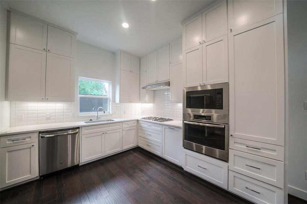 7714 Jacquelyn Oaks Road Houston, TX 77055 - Photo 6 of 19 kitchen **Photos are from previous listing**