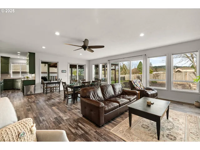 $674,900 | 12021 Southeast Summer Place, Clackamas, OR 97015