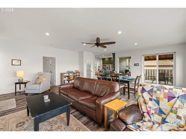 $674,900 | 12021 Southeast Summer Place, Clackamas, OR 97015