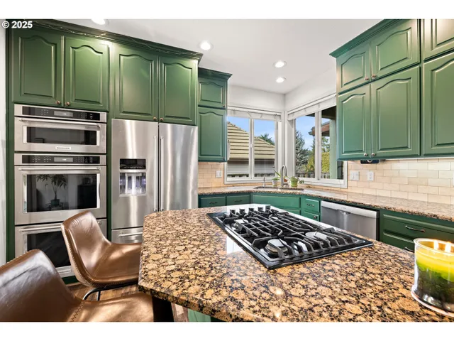 $674,900 | 12021 Southeast Summer Place, Clackamas, OR 97015