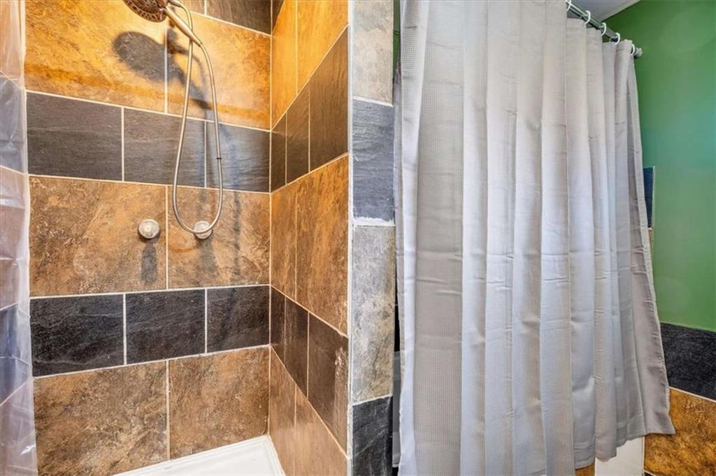 9 Atteiram Drive Rome, GA 30161 - Photo 17 of 29 a bathroom with a shower