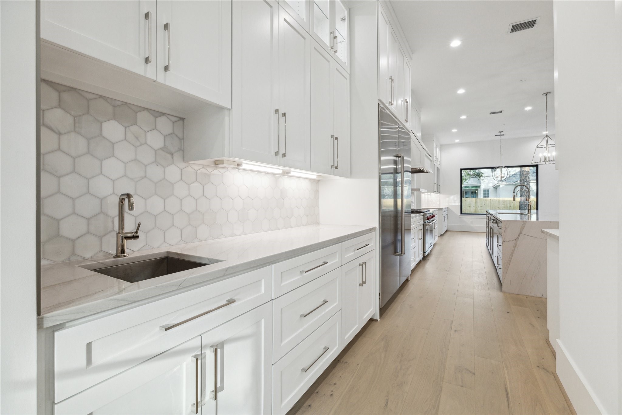 534 Lanecrest Lane Houston, TX 77024 - Photo 14 of 49 a kitchen with stainless steel appliances kitchen island granite countertop a sink and cabinets