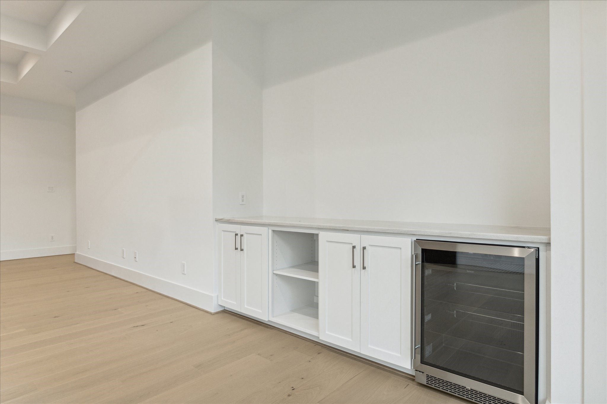 534 Lanecrest Lane Houston, TX 77024 - Photo 30 of 49 an empty room with closet