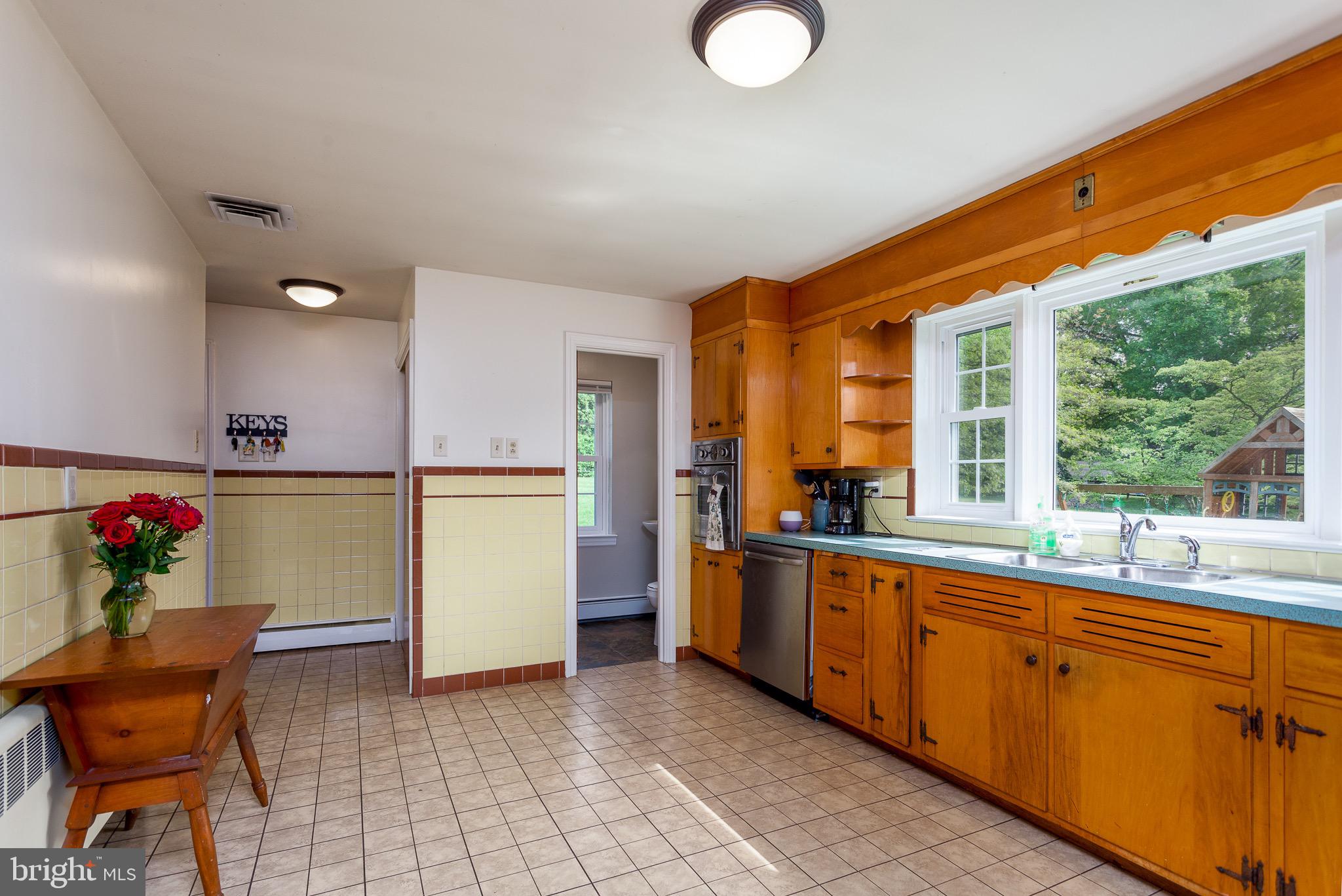 650 West Hoffecker Road Pottstown, PA 19465 - Photo 12 of 34