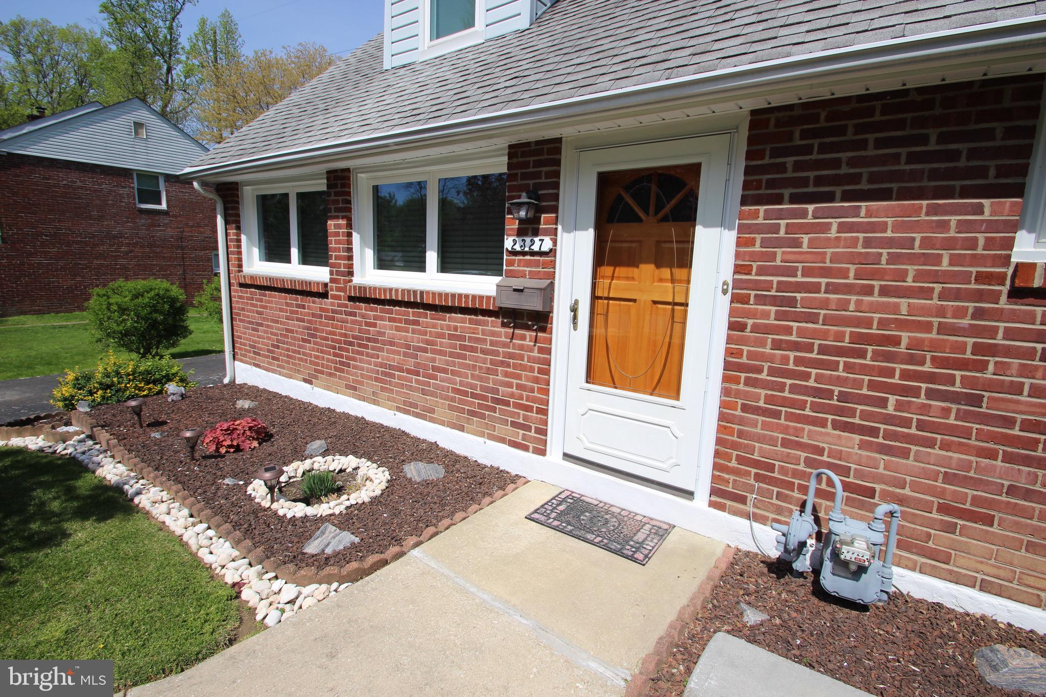 2327 Secane Road Secane, PA 19018 - Photo 5 of 39