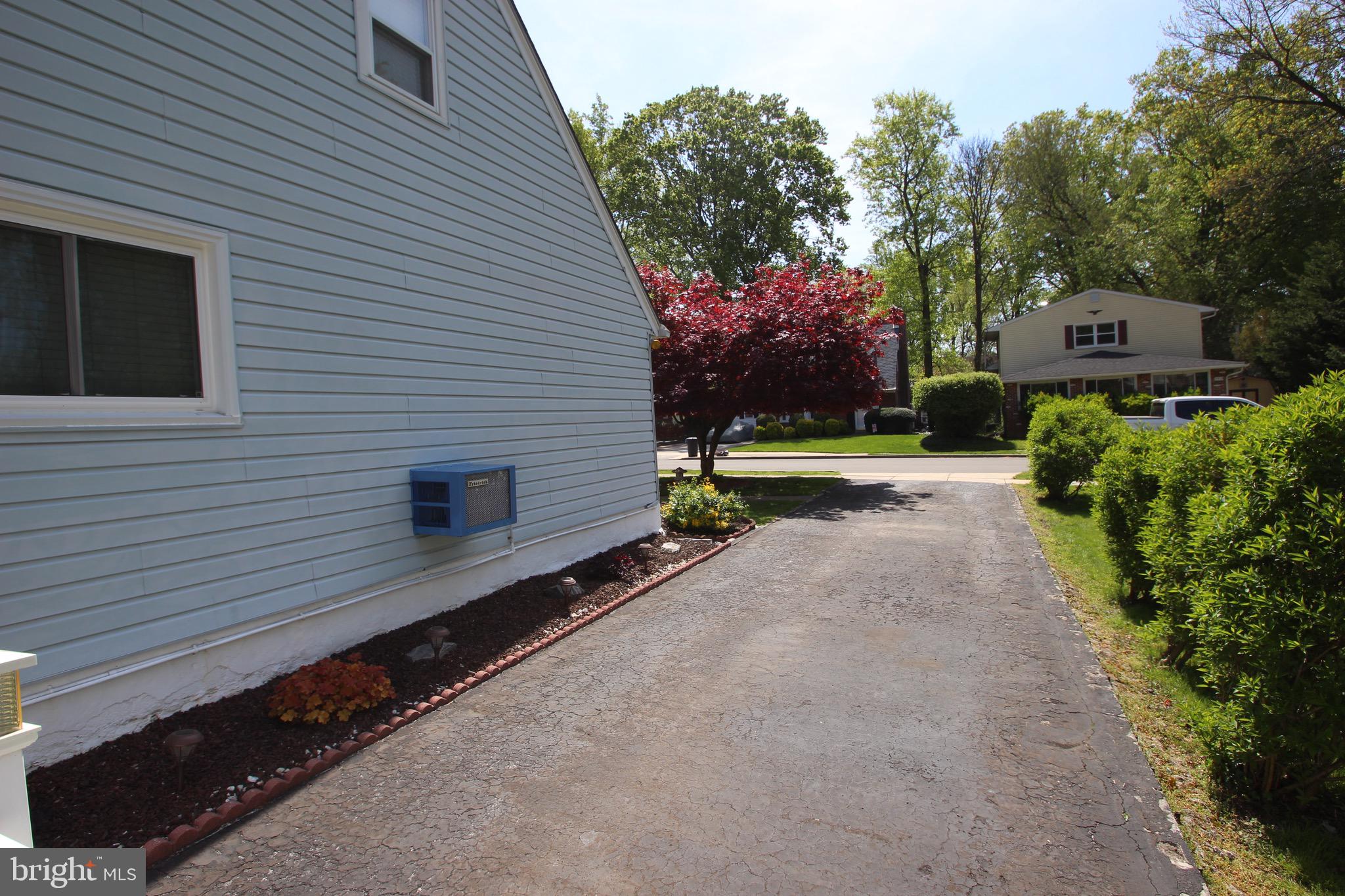 2327 Secane Road Secane, PA 19018 - Photo 7 of 39